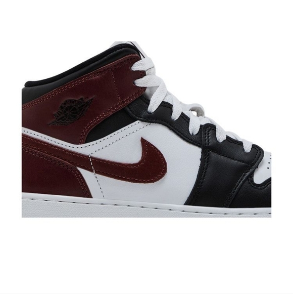 Brand New Air Jordan 1 Mid SE 'Dark Pony' Women's 7.5 Youth's 6 Sku HF3193 102 - Picture 2 of 9